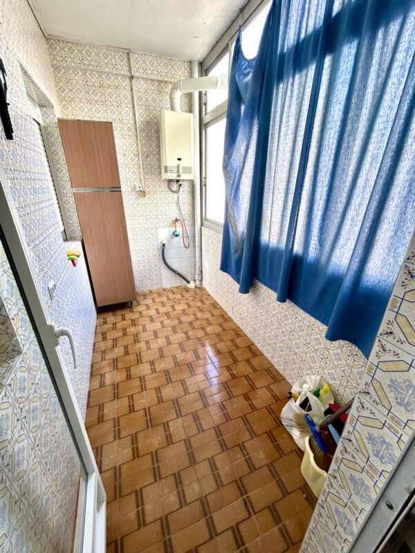 VENTA DE PISO CALLE SAGASTA - Imagen 4