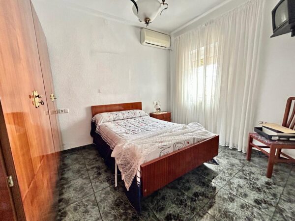 Chalet adosado en venta en calle Reyes Católicos - Imagen 2