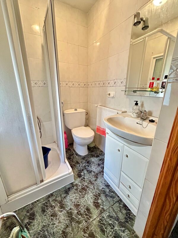 Chalet adosado en venta en calle Reyes Católicos - Imagen 4