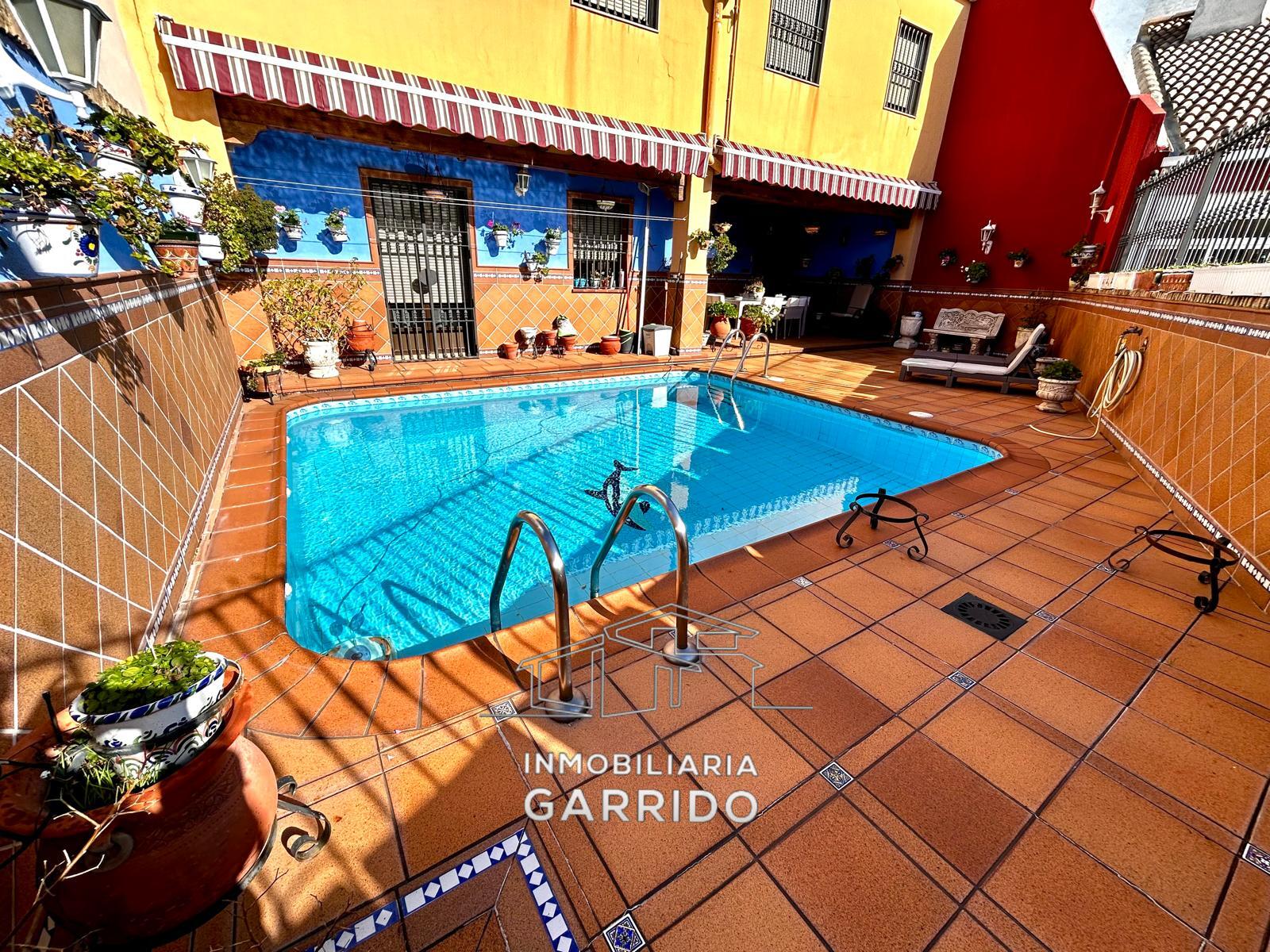 Chalet adosado en venta en Avenida Libertad