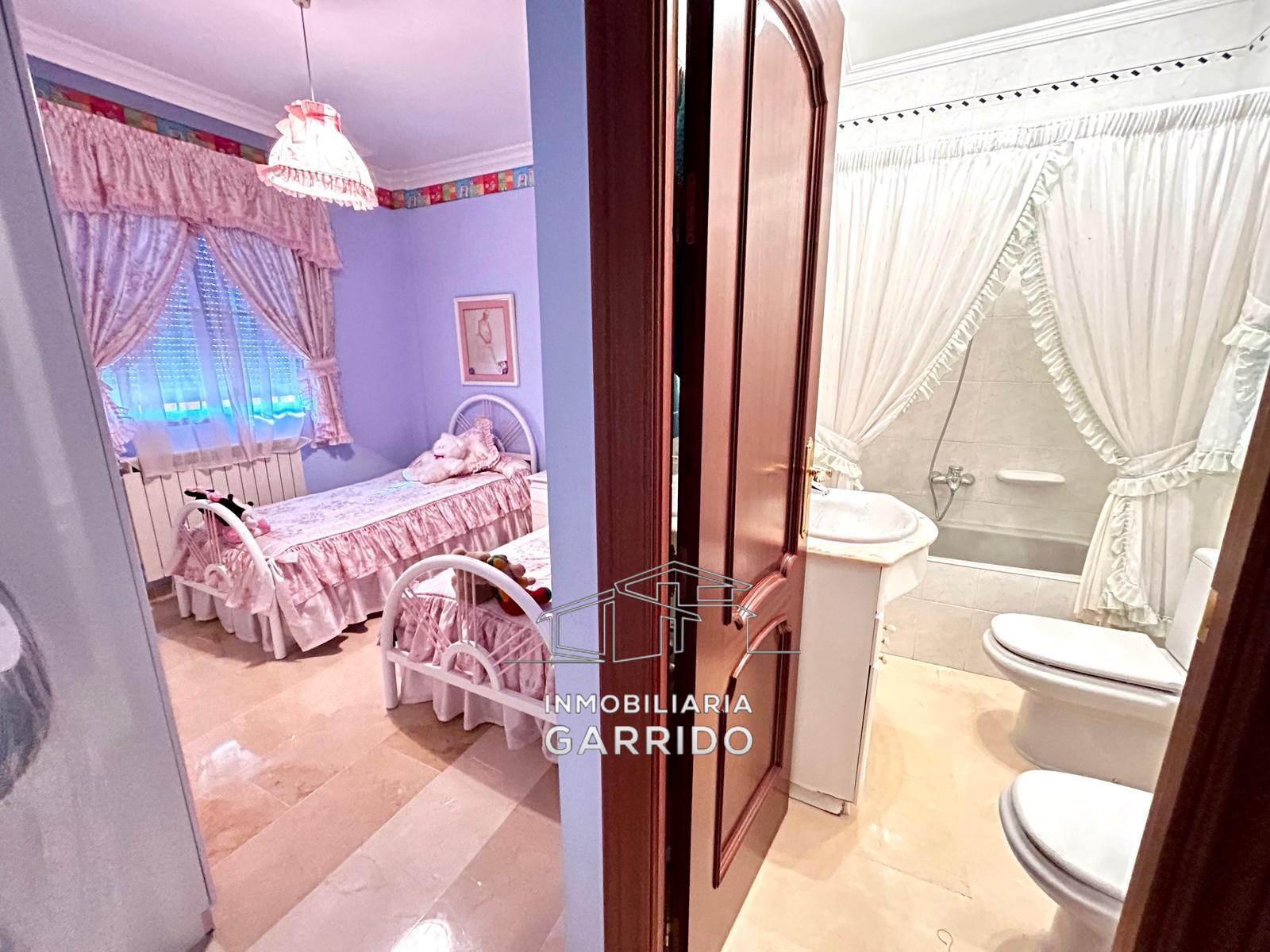 Chalet adosado en venta en Avenida Libertad - Imagen 52